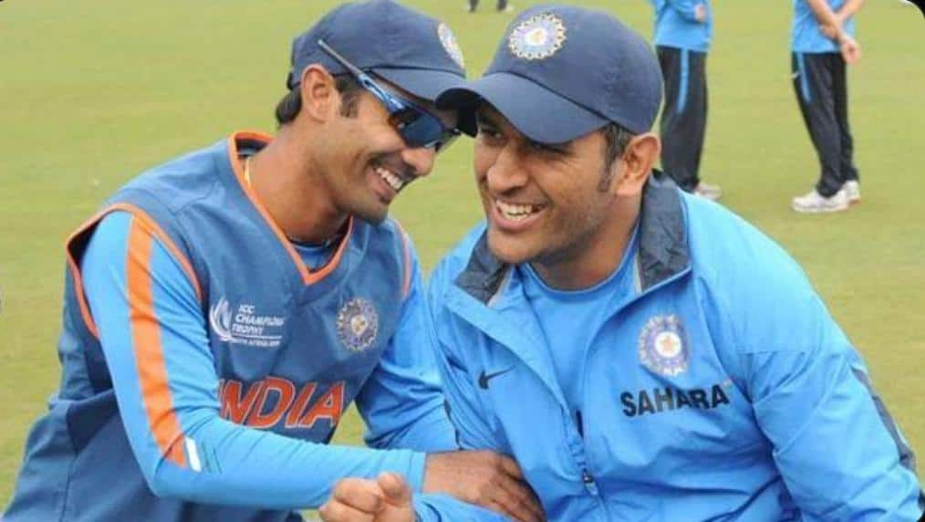 MS Dhoni and Karthik [x]
